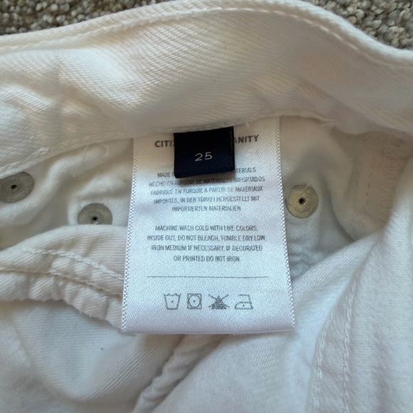 Citizens of Humanity Pina Cropped Low Rise Baggy Cotton Jean in Chalk - Picture 11 of 11